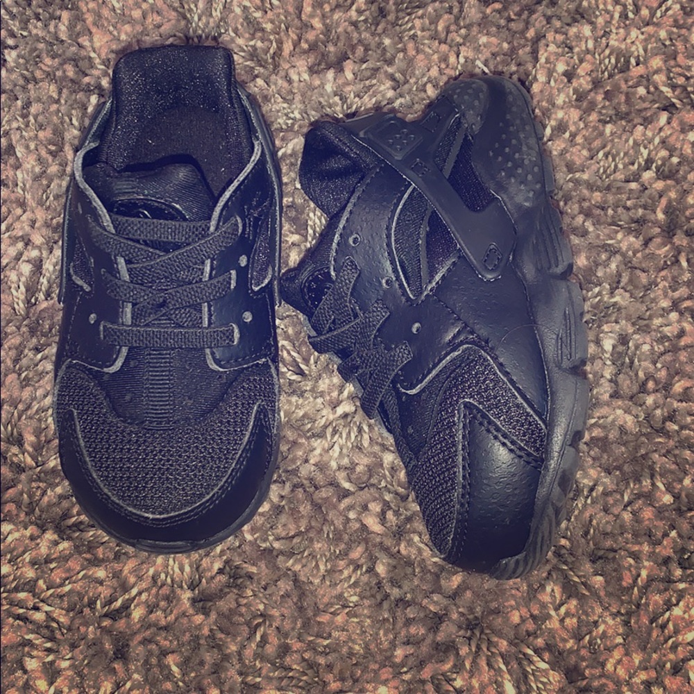 Black slip on toddlers Nike